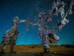 Уран барималч А.Очирболд “Тэнгэрийн андгай” хөшөөгөө улсад хандивлажээ