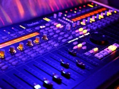 Монгол дуучин залуу Английн 