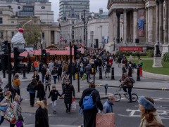 Их Британид өдөр бүр 10 мянга гаруй омикроны шинэ тохиолдол бүртгэгдэж байна  