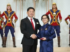 Салбар салбарын тэргүүлэх зүтгэлтнүүдэд төрийн дээд цол, одон, медаль гардууллаа