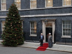 Их Британийн Ерөнхий Сайд Оманы Султаныг хүлээн авч уулзлаа