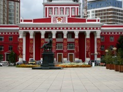 Д.Намдагийн “Шинэ байшинд” жүжиг УДЭТ-ын тайзнаа амилна