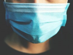 ДЭМБ: Омикроны давалгаанаас сэргийлэхийн тулд өндөр хамгаалалттай амны хаалт хэрэглэхийг уриалж ба..