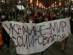 Дэлхийн хотуудад эсэргүүцлийн жагсаал өрнөж байна 