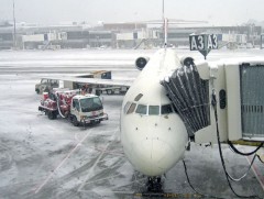 АНУ-д их хэмжээний цас орсны улмаас 4500 орчим нислэг цуцлагджээ