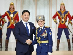 Эрхэлсэн салбартаа амжилт гаргасан хүмүүст төрийн дээд шагнал, одон, медаль гардуулав