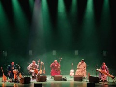 Ардын урлагийн “Хөсөгтөн” хамтлаг 2022 оны аялан тоглолтоо эхлүүллээ