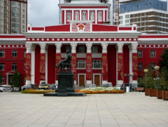 Театрт очих нь баярт очихтой адил