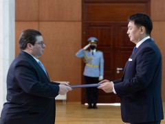Доминиканы Бүгд Найрамдах Улсаас Монгол Улсад хавсран суух Элчин сайд Итгэмжлэх жуух бичгээ өргөн ..