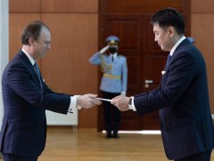 Бельги Улсаас Монгол Улсад суух Элчин сайд Итгэмжлэх жуух бичгээ барив