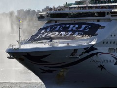 Сүүлийн хоёр жилд анх аяллын усан онгоц Сиднейн эрэгт иржээ 