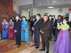 Түр үзэсгэлэн нээлтээ хийлээ