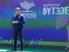 Монгол Улсын Ерөнхийлөгч Үндэсний цэцэрлэгт хүрээлэнд мод тарилаа