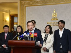 УИХ-ын гишүүд Төрийн ордонд нэвтрэх журамд өөрчлөлт оруулах санал хүргүүлэх асуудлаар мэдээлэл хий..
