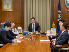 Ерөнхийлөгч У.Хүрэлсүх БНСУ, Кувейт Улсад суух Элчин сайд нарт Итгэмжлэх жуух бичгийг нь гардууллаа