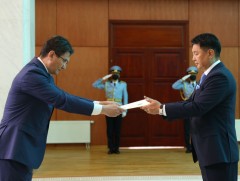 Бүгд Найрамдах Казахстан Улсаас Монгол Улсад суух Элчин сайд  Итгэмжлэх жуух бичгээ өргөн барив