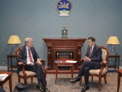 ГХЯ-ны Төрийн нарийн бичгийн дарга ХБНГУ-ын Холбооны Гадаад хэргийн яамны төлөөлөгчийг хүлээн авч ..