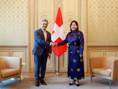 Элчин сайд Д.Гэрэлмаа Итгэмжлэх жуух бичгээ барив