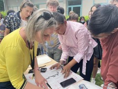 Өмнөговь аймгийн Булган сумын сурагчид Франц улсад айлчилжээ