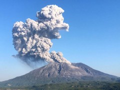 Японы Кагошима мужид галт уул дэлбэрчээ