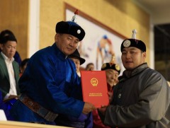 Монгол Улсын харцага цолны болзол хангасан бөхчүүдэд цол олголоо