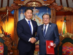 “Уул уурхайн технологи, эдийн засаг, экологи” эрдэм судлалын цогц долоон боть бүтээлд Төрийн шагна..