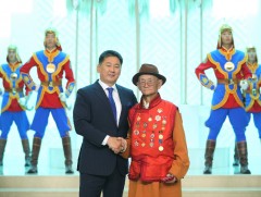 Завхан аймгийн Эрдэнэхайрхан сумын малчин Доржсүрэнгийн Шоовойд Хөдөлмөрийн баатар цол хүртээв