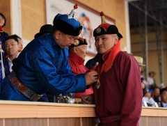 Ерөнхийлөгч У.Хүрэлсүх үндэсний сурын харваачдад улсын цол олгов