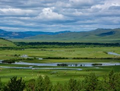 Дэлгэр зуны гурван сар