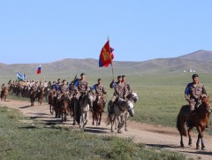 Аравт: Монгол Улсын баг тамирчид 130 км замаа туулахаар гараанаас гарлаа