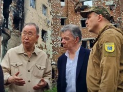 НҮБ-ын ерөнхий нарийн бичгийн дарга асан Бан Ги Мун Украинд очжээ 