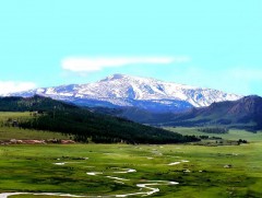 Суварга хайрхан ууланд холбогдох түүх, шашин, соёлын судалгааны үр дүнг хэлэлцэж байна