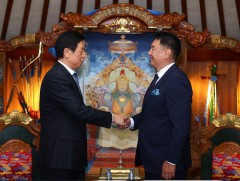 Монгол Улсын Ерөнхийлөгч У.Хүрэлсүхэд БНХАУ-ын БХАТИХ-ын Байнгын хорооны дарга бараалхав