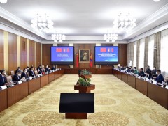 Монгол Улсын Их Хурлын дарга Г.Занданшатар, БНХАУ-ын БХАТИХ-ын Байнгын хорооны дарга Ли Жаньшу нар..