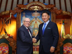 Ерөнхийлөгч У.Хүрэлсүхэд Канад Улсын Парламентын Сенатын танхимын дарга бараалхав