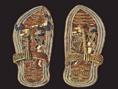 Египетийн хаан Тутанхамуны 3300 жилийн настай шаахай