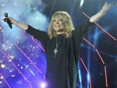 Рок архив: Оросын алдарт дуучин Алла Пугачёва