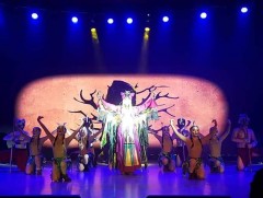 “Хөмөргөн гурвалжин” бүжгэн жүжиг 