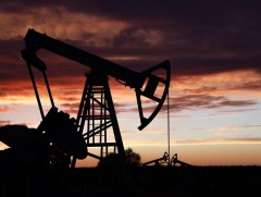 Газрын тос экспортлогч орнууд олборлолтоо үргэлжлүүлэн бууруулахаар тохиролцлоо