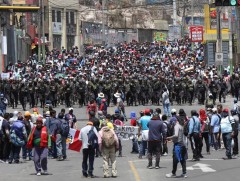 Перу улсад үргэлжилж байгаа эсэргүүцлийн үеэр сайд нар огцров