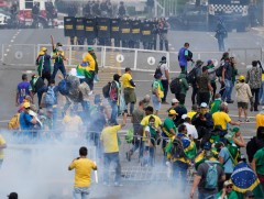 Бразилын эрх баригчид “террорист ажиллагаа”-г буруутгаж, ардчиллыг хамгаалахад уриалав