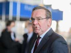 ХБНГУ-ын канцлер батлан хамгаалахын шинэ сайдаа яаравчлан томилж байна 