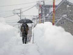 Япон улсад их хэмжээний цас орж, цасан нуранги үүсэхээс сэрэмжлүүлж байна 