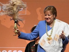 Германы канцлер асан Ангела Меркель ЮНЕСКО-гийн энх тайвны шагнал хүртжээ