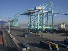 Хятадад үйлдвэрлэсэн аварга крануудыг Бээжин тагнуулын хэрэгсэл болгон ашигладаг байж болзошгүй гэв