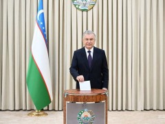 Узбекистанд үндсэн хуулийн өөрчлөлтийн асуудлаар бүх нийтийн санал хураалт явуулжээ