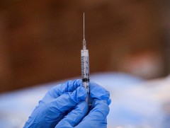 АНУ коронавирусний вакцин зайлшгүй хийлгэсэн байх шаардлагаа энэ сарын 12-ноос цуцална