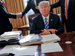 АНУ-ын ерөнхийлөгч асан Дональд Трампыг 37 зүйл ангиар буруутгажээ