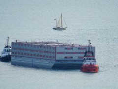 Их Британид орогнол хүсэгчдийг байрлуулахад усан онгоц ашиглахаар төлөвлөжээ 