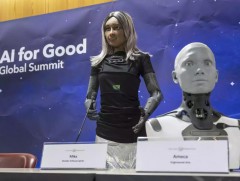 Шанхайн үзэсгэлэнгийн үеэр хиймэл оюун ухаантай, хүн дүрст роботуудыг танилцуулав 